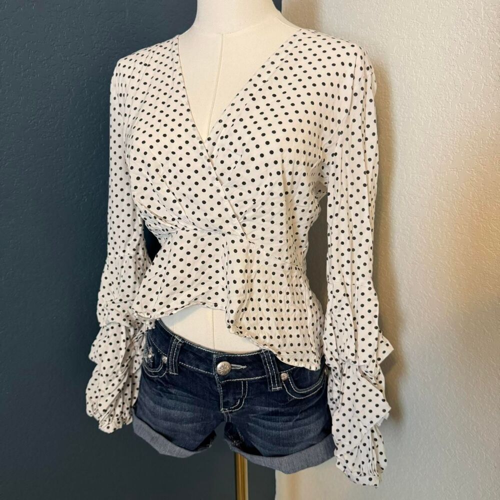 Astr-the-label Women's White and Black Blouse